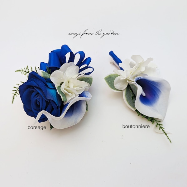 Royal Blau Handgelenk Corsage oder Boutonniere - Royal Blau Rose und Calla Lilie Corsage Wählen Sie Ihre Band Farbe - Hochzeit Heimkehr Abschlussball Corsage