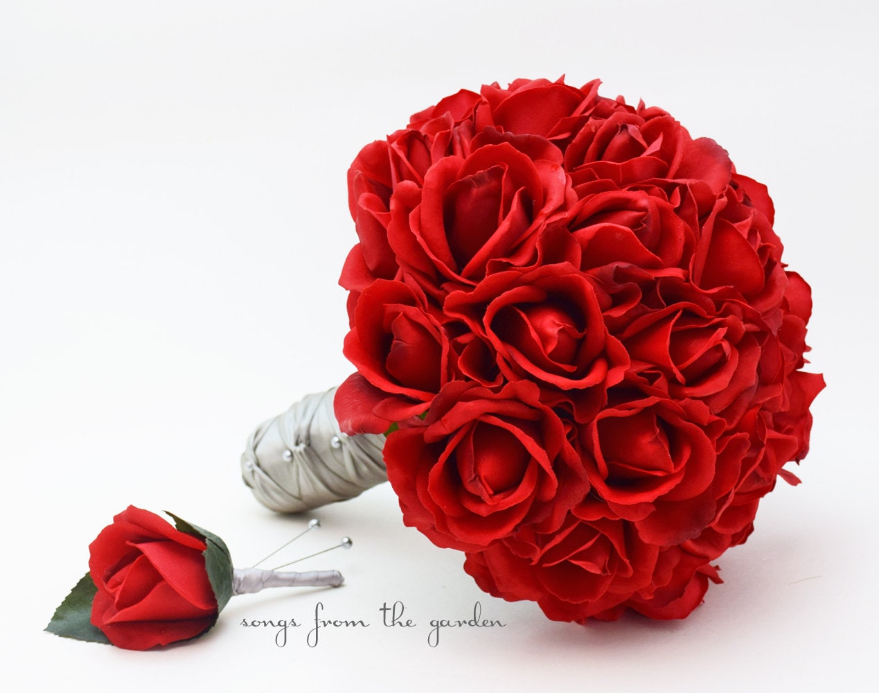 Home & Hobby Cascading Wedding Bouquet off white silk rose Red Calla