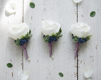 Ramo de novia de rosa blanca para graduación, aliento de bebé azul marino y suculentas