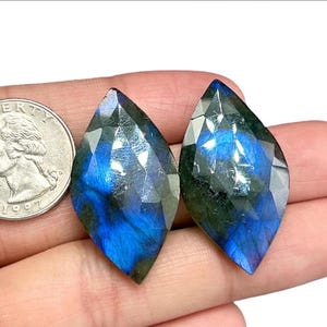 Par de labradoritas de fuego azul talla rosa marquesa (40 x 20 x 5 mm)