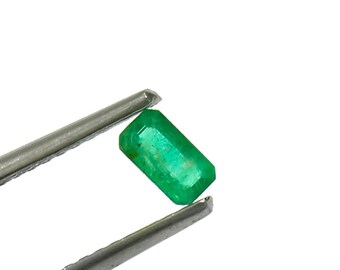 Natural Emerald Gemstone: Faceted Octagon Cut (4.50 X 3.50 MM)