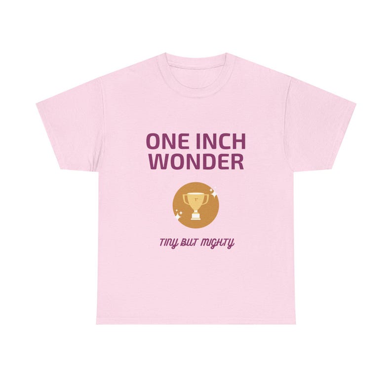 Wonder T-shirt van 2,5 cm | Grappig cadeau voor hem | Tiny But Mighty Stag Do T-shirt | Onbeleefd verjaardagscadeau of schertstopje voor vrienden afbeelding 4