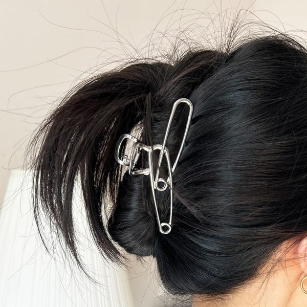 Safety Pin Shaped Hair Claw Clip for Thick Hair, Y2K Metal Hair Clip, Coquette Hair Accessory, Strong Hold Gift for Her