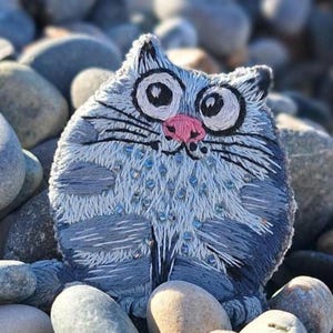 Handmade Embroidered Brooch - Adorable Chubby Gray Cat, Playful Cartoon Style - Perfect Gift for Cat Lovers, DMC Threads & Velvet Backing