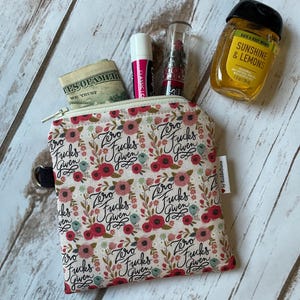 Bolsa con cremallera con flores rosas, bolsa con palabrotas, monedero pequeño con palabrotas, bolsa pequeña con cremallera rosa, flores silvestres, bolsa de 5 x 5 pulgadas