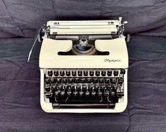 Rare White/Cream Olympia SM4 Portable Typewriter – Factory Cursive / Script Font – Serviced w/ New Platen & Case