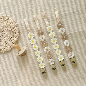 オーガニックコットンの花柄おしゃぶりクリップ - カスタマイズ可能 - 環境に優しいベビーおしゃぶりクリップ出産祝い
