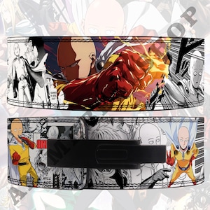 Pode incluir: Uma carteira branca e preta com uma estampa gr&aacute;fica de um personagem de super-her&oacute;i careca com um traje amarelo e vermelho. A carteira tem uma al&ccedil;a preta e o texto "I will not lose" &eacute; vis&iacute;vel no canto inferior direito.