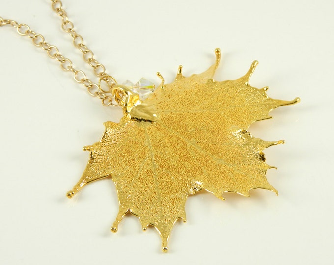 Gold maple leaf pendant Clearance