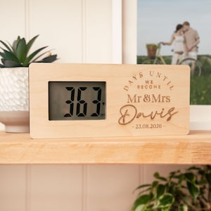 Personalised Digital Wedding Countdown | Engraved wood Plaque | Mr & Mrs | Days to go