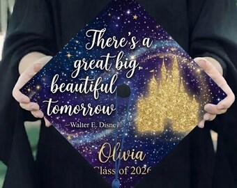 Il y a un grand et beau demain chapeau de diplômé, cadeaux de remise des diplômes, décoration de casquette de remise des diplômes Disney, citation personnalisée décoration de casquette de diplômé