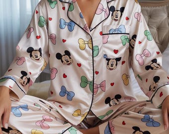 Pijama de satén de Mickey Mouse Coquette, pijama de Mickey de Disney, ropa de estar por casa de Disney World, pijama de Mickey y lazos de colores, pijama Coquette