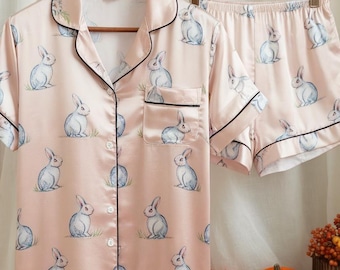 かわいいウサギのサテンパジャマセット、ウサギのパジャマ、レディースパジャマ、心地よい秋の美的パジャマ、自然愛好家のパジャマ、かわいい動物のパジャマ、ファミリーパジャマ