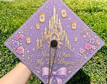 Topper de remise des diplômes Now's when my life Begins, décoration de casquette de diplômé Raiponce Tangled, casquette mauve lanterne emmêlée, Topper de casquette emmêlé Disney