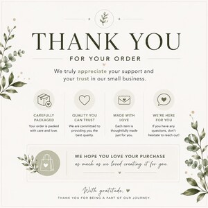 Pu&ograve; includere: Un biglietto di ringraziamento quadrato con testo verde scuro e foglie di eucalipto ad acquerello. Presenta icone per imballaggio, qualit&agrave; e supporto, con il messaggio: THANK YOU FOR YOUR ORDER. We truly appreciate your support and your trust in our small business.