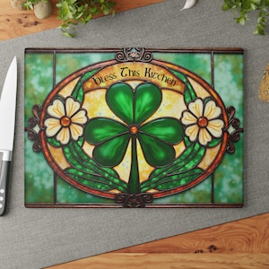 Irish Shamrock Tempered Glass Cutting Board, Housewarming Gift, Gift for Mum her, Kitchen Decor for Irish American Cooks, Irish Ancestry,