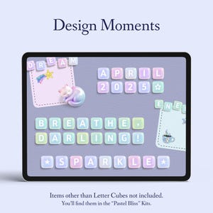 Puede incluir: Una pantalla de tableta digital que muestra bloques de letras del alfabeto de color pastel que deletrean las palabras "DREAM", "APRIL 2025", "BREATHE", "DARLING!" y "SPARKLE". La pantalla est&aacute; rodeada por un marco de color p&uacute;rpura claro.