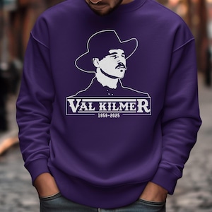 Descanse en paz, Kilmer, actor estrella. Descanse en paz, Kilmer (1959-2025). Tributo al actor. Camiseta conmemorativa. Leyenda del cine. Diseño conmemorativo del retrato de Kilmer.