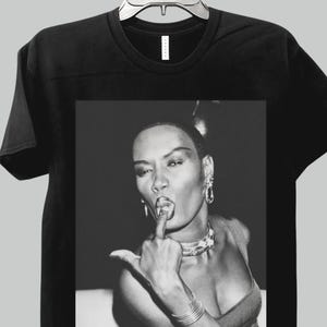 Grace Jones T-Shirt | 70s 80s Disco Icon Graphic Tee | Art Pop Vintage Style Shirt | Music Fashion Legend Gift | Retro Club Culture Top Gift
