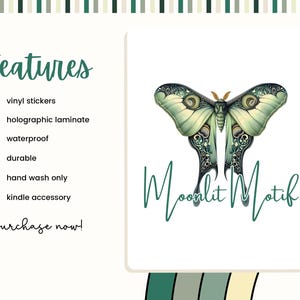 Pode incluir: Adesivo de vinil verde e branco com uma ilustra&ccedil;&atilde;o detalhada de uma mariposa com o texto "Moonlit Motif". O adesivo &eacute; &agrave; prova d'&aacute;gua, dur&aacute;vel e lav&aacute;vel &agrave; m&atilde;o. &Eacute; um acess&oacute;rio para Kindle.