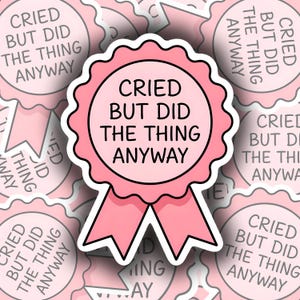 Cried But Did The Thing trotzdem Sticker | Holographisch | Vinyl | Wasserfest | Seelische Gesundheit | Zubehör | Emotionales Gold Star | MH Humor