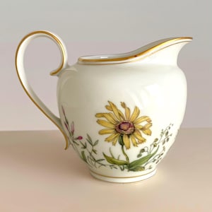 Off White Porcelain Creamer with Beautiful Wildflower Motive and Gold Trim. Krautheim Selb Bavaria Wiesengrund Bergeshöh&#39;n. Read Description