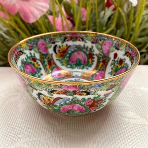 Rose Medallion Beautiful Rare Antique Chinese Porcelain 11 cm Diameter Bowl Dish. Hand Painted Butterflies, Vibrant Colors and Gold Accent