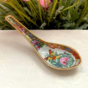 Rose Medallion 14 cm Spoon with Gold Accent, Vibrant Colors and Adorable Butterfly. Rare Chinese Beautiful Hand Painted Antique Porcelain