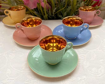Set van 5 Figgjo Flint Norway Demitasse kopjes en schotels van 100 ml (3,5 oz), 24-karaats goud. Pastel Macaron kleurenpalet. Vintage Scandinavische elegantie.