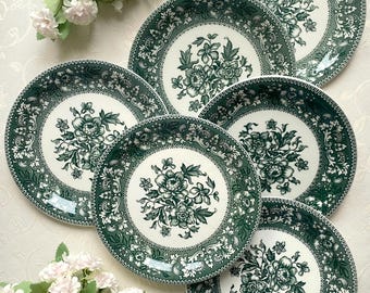 Preço referente a 1 prato. Prato de almoço com 22 cm de diâmetro, verde escuro, da Westminster Wood & Sons. Raro item de colecionador, vintage, inglês, em faiança branca.