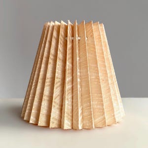 Pantalla de lámpara "plisada" de estilo escandinavo PETITE con textura. Hermosa pantalla nórdica plisada en color beige con marco con clip. Ver fotos y descripción