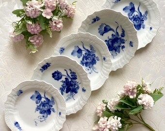 Price is for 1 Plate. Royal Copenhagen 17 cm Diameter No. 1625 Large Cake/Side Plate. Vintage 1960s Curved Blue Flower &quot;Blå Blomst&quot; Assorted