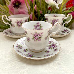 Price is for 1 Cup and 1 Saucer. Royal Albert Bone China 150 ml (5.1 oz) Cup and Saucer Set. Vintage English Sweet Violets. Signs of Aging!