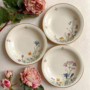 Price is for 1 Plate. Deep Salad Plate with Assorted Wildflower Motive and Gold Trim. 20 cm Diameter Krautheim Bavaria Off White Porcelain