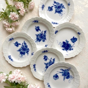 Price is for 1 Plate. First Class Royal Copenhagen "Blå Blomst" Assorted. Curved Blue Flower 17 cm Diameter No. 1625 Large Cake/Side Plate