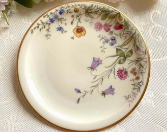 Krautheim Cake/Side Plate with Gold Trim. Scene K Wildflower Motive 17 cm Diameter. Wiesengrund Bergeshöh'n Bavaria. Visible Hairline!