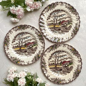 De prijs is voor 1 bord. Lunchbord met een diameter van 20 cm en een spiraalvormig patroon, gebroken wit. Myott The Brook Fine Staffordshire Ware, Engeland. Craquelé en vlekken!