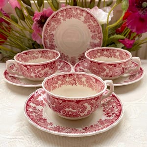 El precio es por una taza y un platillo. Spode Copeland Rhine England Vintage Pink, Off White Fajance Juego de taza y platillo de 150 ml (5.1 oz). ¡Impresionante!