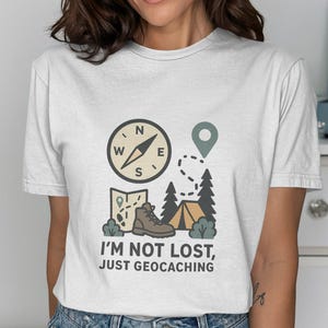 I'm Not Lost alleen geocaching png, kompas wandelschoen tent clipart, wildernis sublimatie ontwerp, kamperen buiten digitale download
