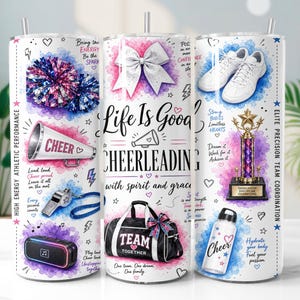 Könnte beinhalten: Ein weißer zylindrischer Becher mit Cheerleading-Grafiken, darunter Pompons, ein Megafon, ein Pokal, eine Sporttasche und Turnschuhe. Das Design enthält Texte wie Life Is Good, Cheerleading und verschiedene motivierende Sprüche in Pink, Blau und Schwarz.