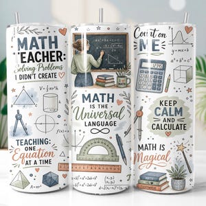 Può includere: Tre bicchieri cilindrici con cannucce in metallo caratterizzati da grafiche a tema matematico. I disegni includono un insegnante alla lavagna, calcolatrici, forme geometriche, righelli e testi come "Math Teacher: Solving Problems I Didn't Create" e "Math is the Universal Language."