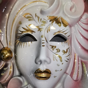 Venetian-Style Wall Mask – Pink, Gold & White Ceramic with Elegant Swirls
