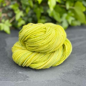 Corriedale Hand Spun Yarn in Spring Greens, Handspun 2ply yarn Hand dyed Wool, Knitting Crochet Weaving Yarns