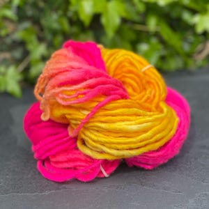 Handspun Corriedale Yarn Single Ply Thick and Thin Bulky Yarn Hand Dyed in Tequila Sunrise