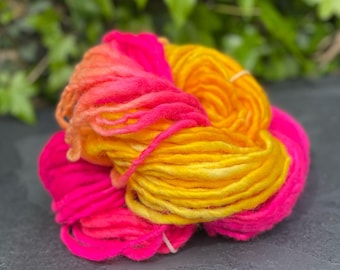 Handspun Corriedale Wool Yarn, Thick and Thin Bulky Single Ply Weaving Yarn,  106 Grams
