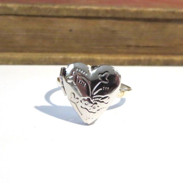 Silver Vintage Floral Heart Locket Ring - Adjustable - Photo Locket - Valentine's Day - Anniversary Gift - Filigree - Love - flower
