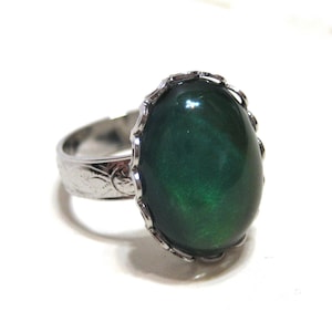 Mood Ring - Adjustable - Silver Plated - Vintage Band - Filigree - Scalloped - 18x13mm - Mood Stone