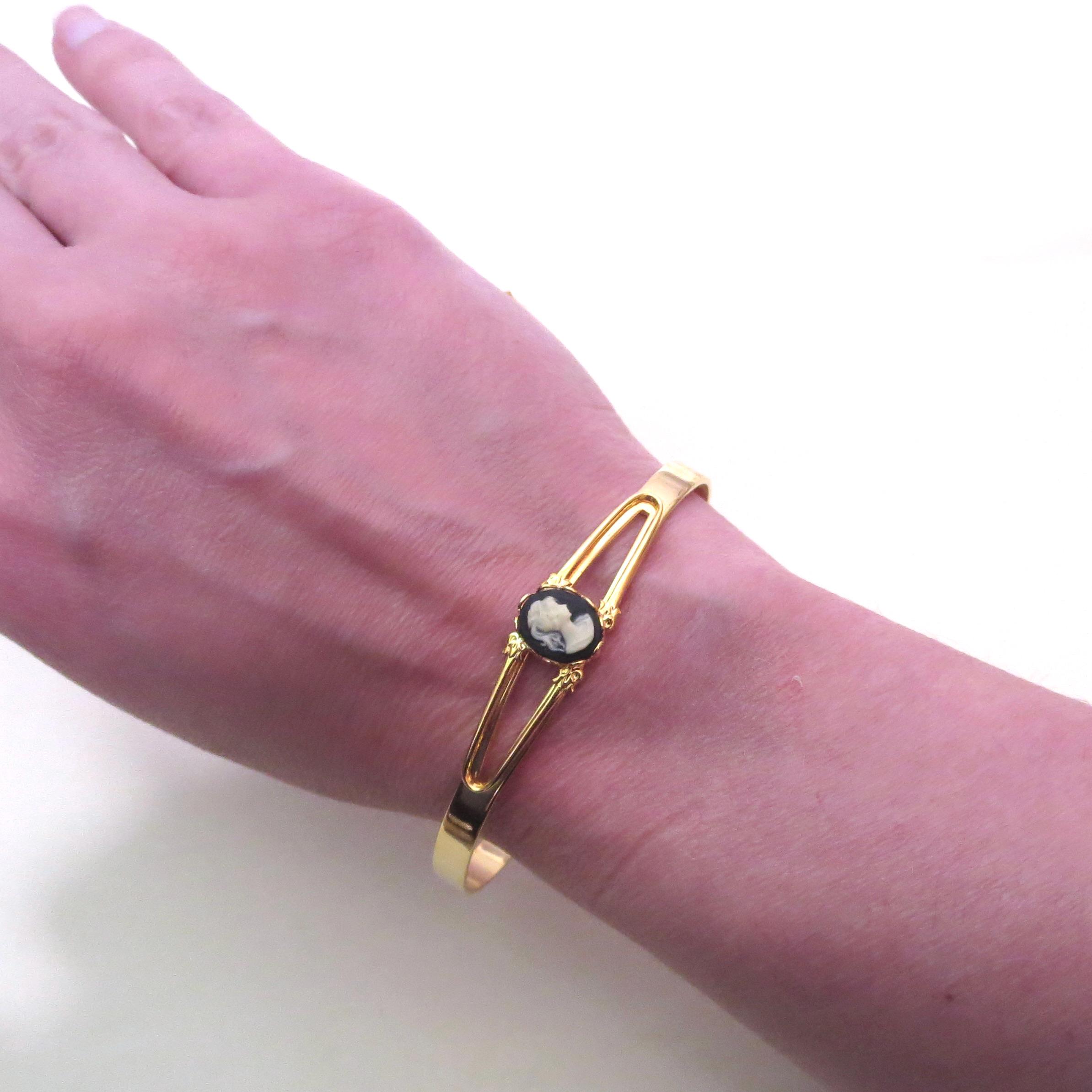 ヴィンテージ スモール ピンク カメオ カフブレスレット - 調節可能