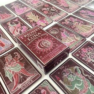 Trionfi Della Luna Paradoxal Rose Tarot | Edição Ilustrada de Pips | Patrick Valença | Deck Indie OOP Raro | Tarô da Lua Desviante