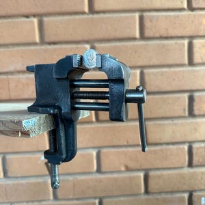 Vise, Tool Vise, Antique Tool, Jewelry Vise, Vintage Vise, Workshop Decor, Carpentry Items, USSR Vise, Metal Vise, Small Vise